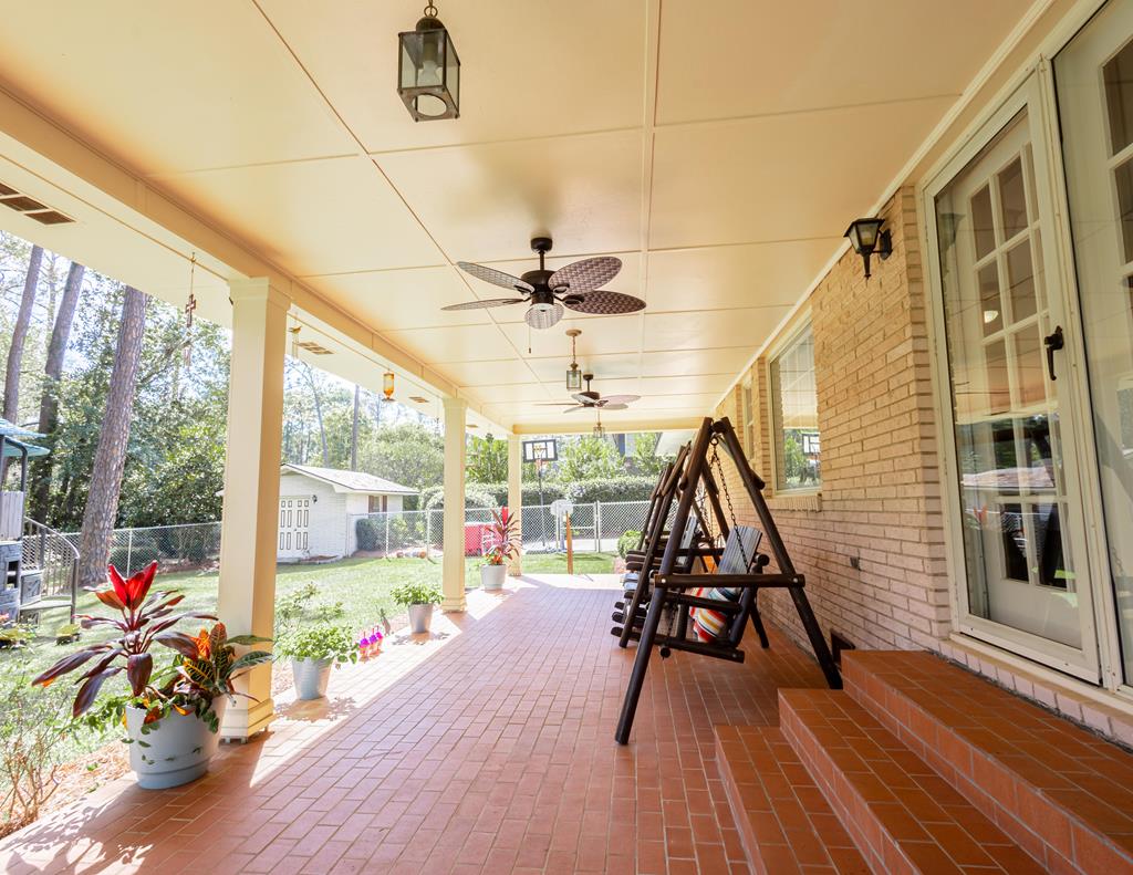 2021 N Emory Drive, Tifton