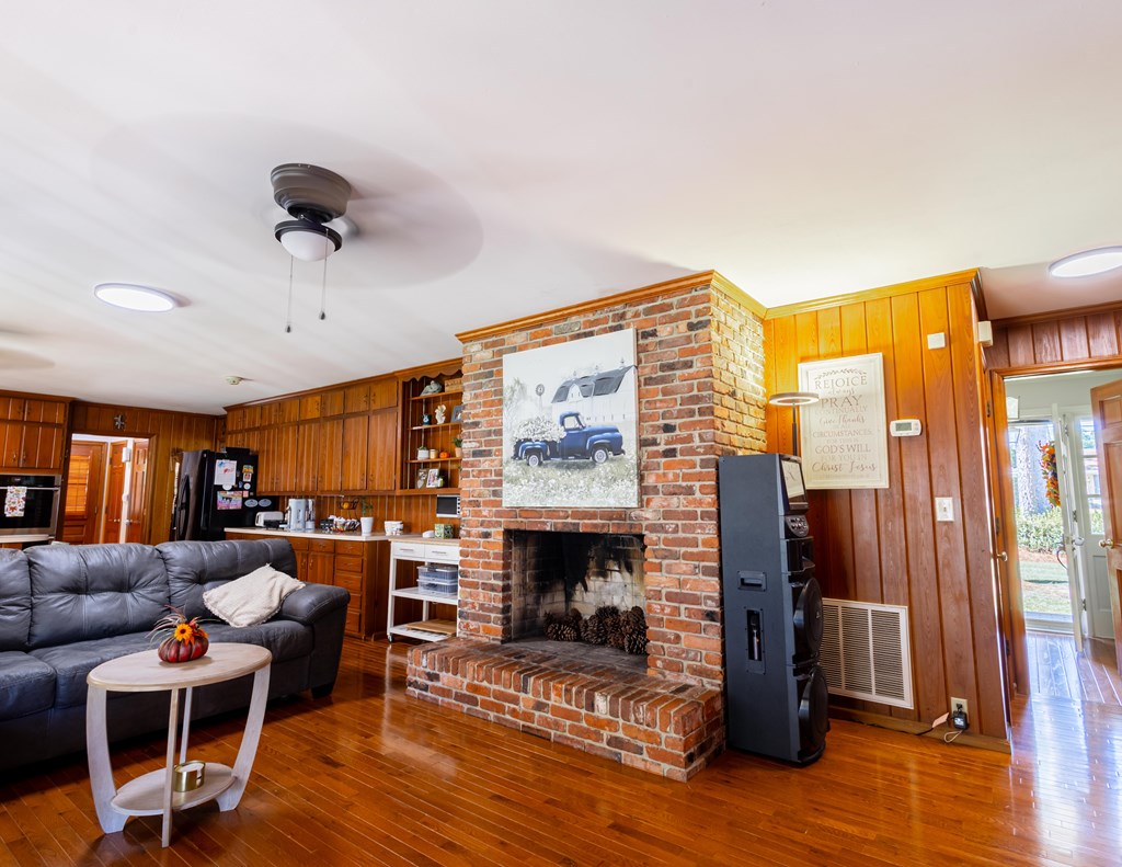 2021 N Emory Drive, Tifton