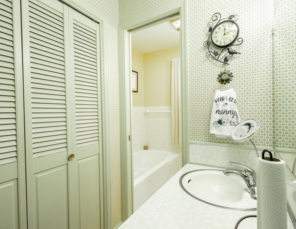 2021 N Emory Drive, Tifton