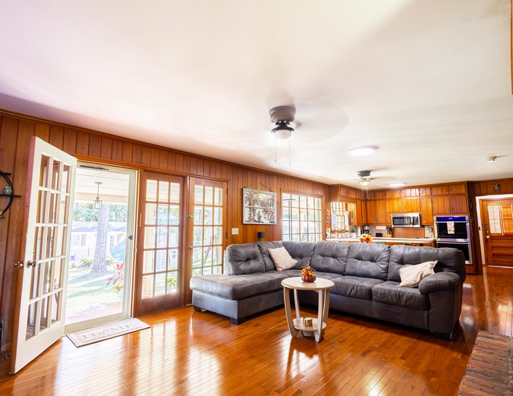 2021 N Emory Drive, Tifton