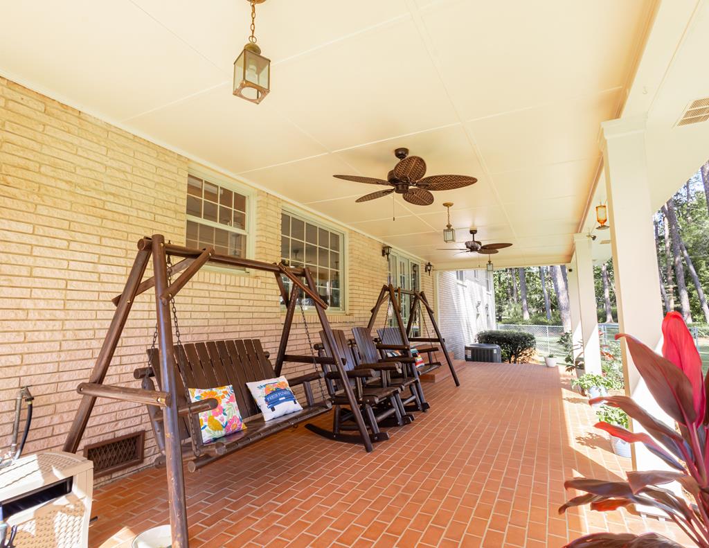 2021 N Emory Drive, Tifton