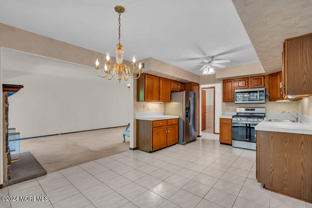 18 White Swan Way