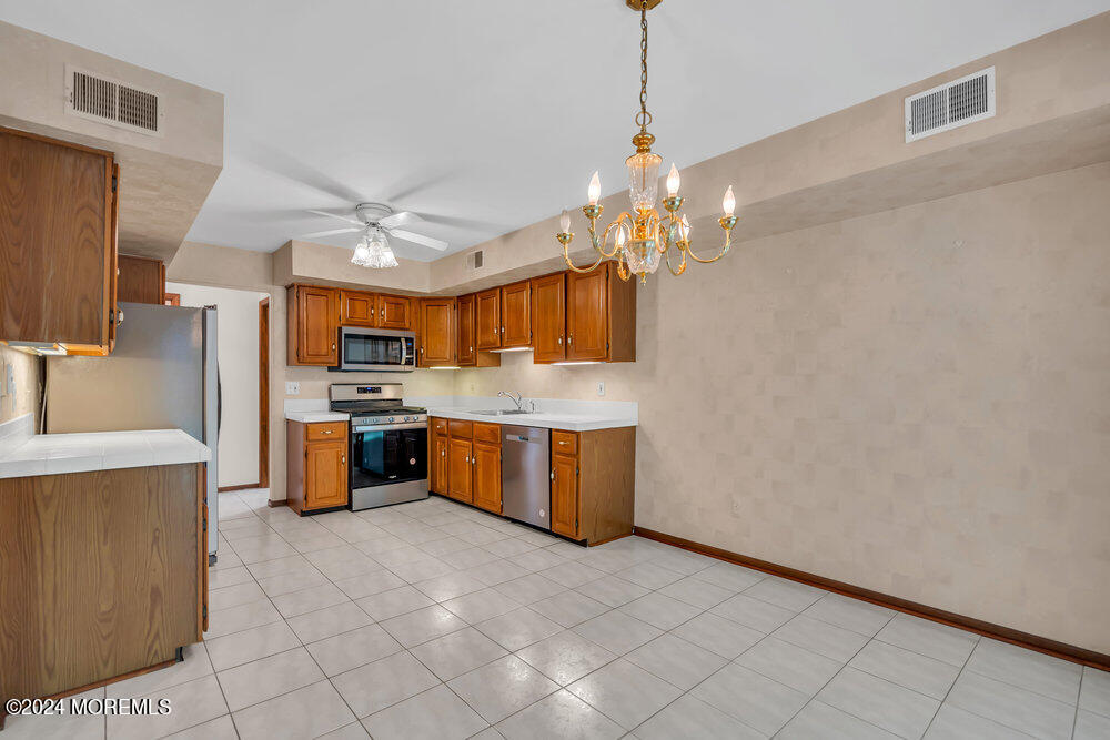 18 White Swan Way