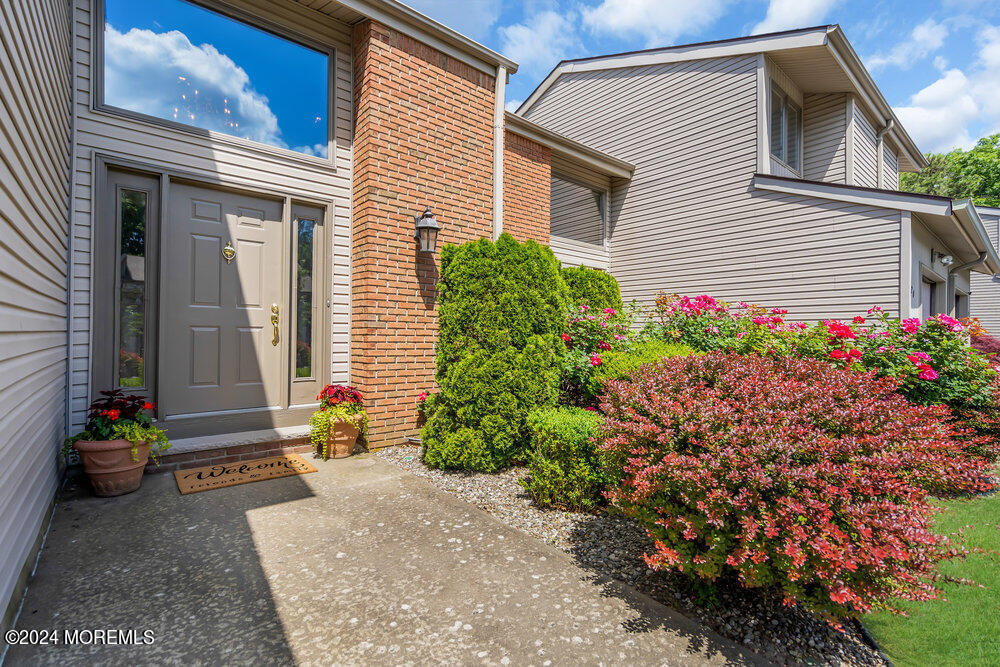 18 White Swan Way