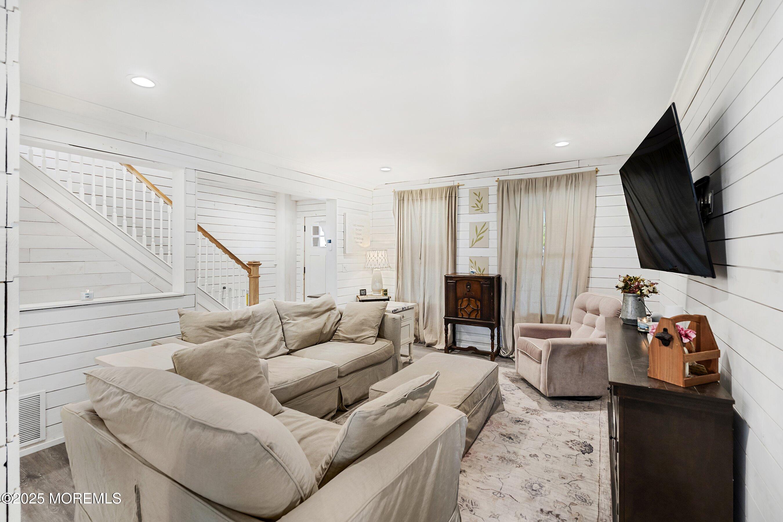 1030 Ocean Road