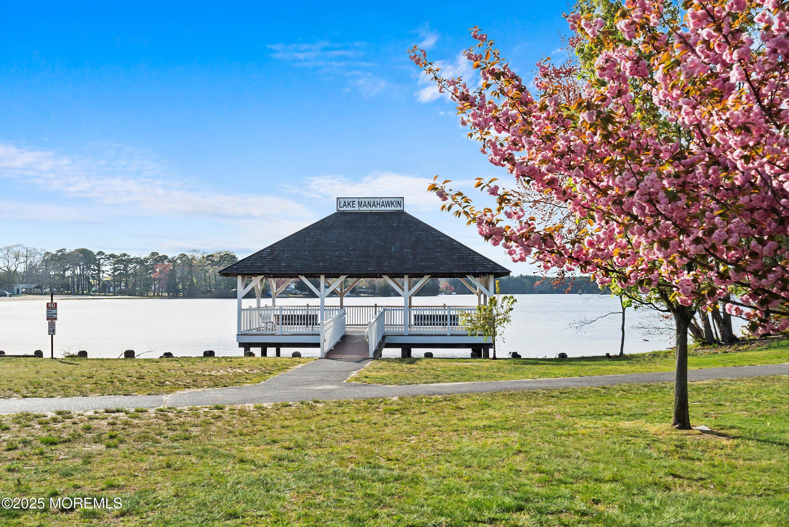 115 N Lakeshore Drive