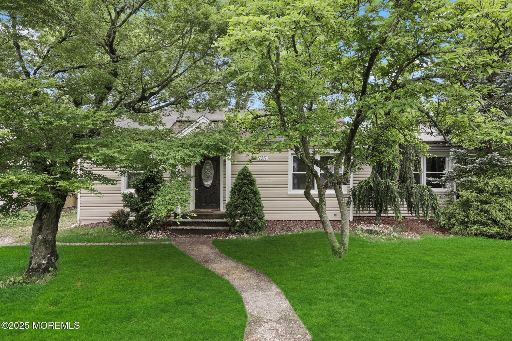 737 Acorn Drive