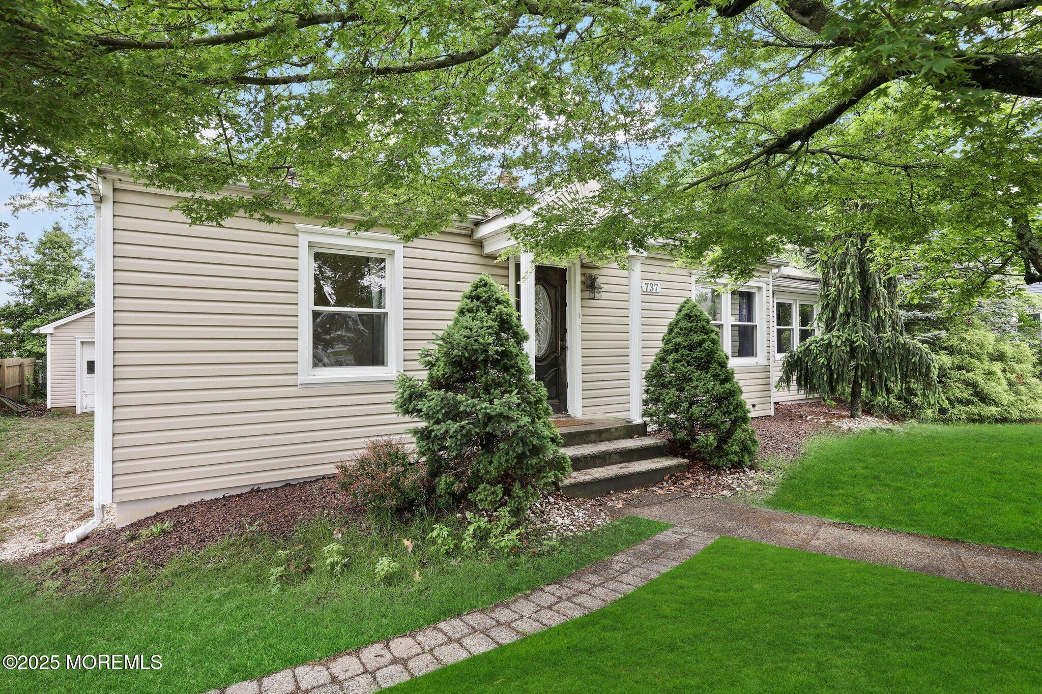 737 Acorn Drive