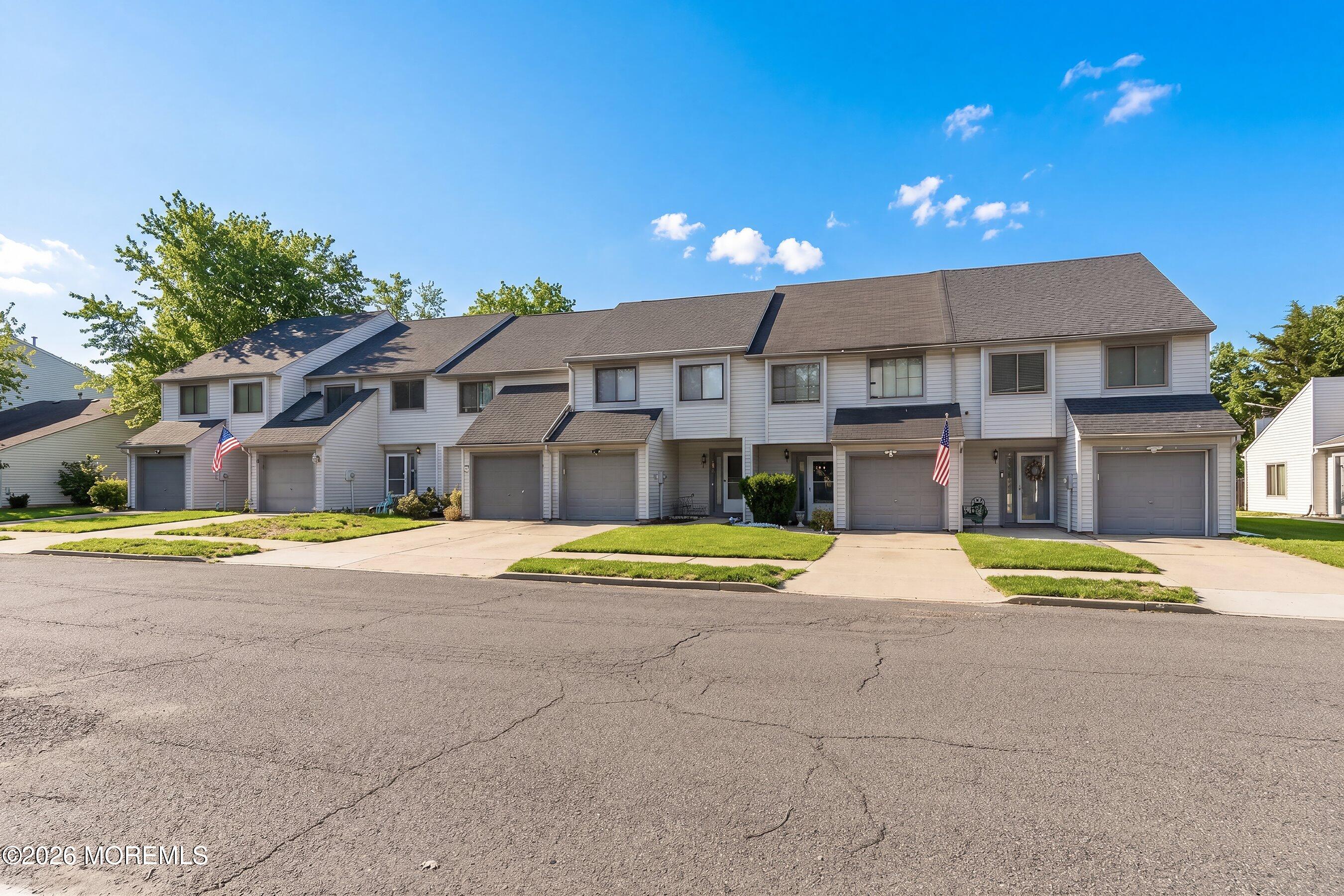 40 Lexington Circle