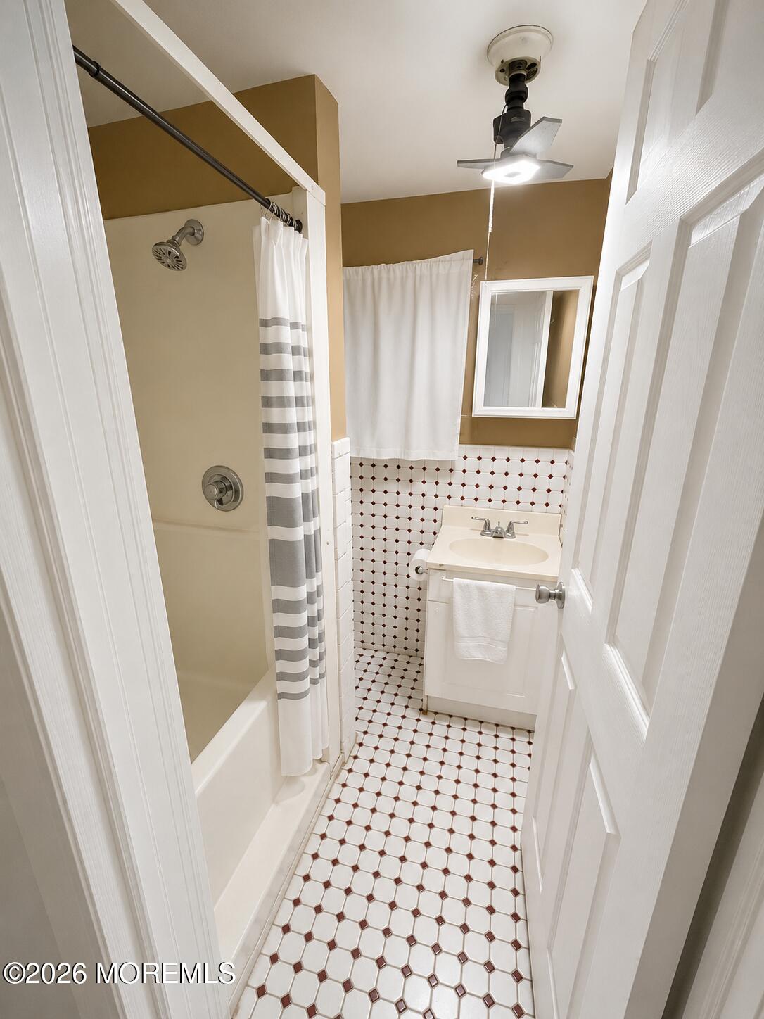 1211 5th Avenue