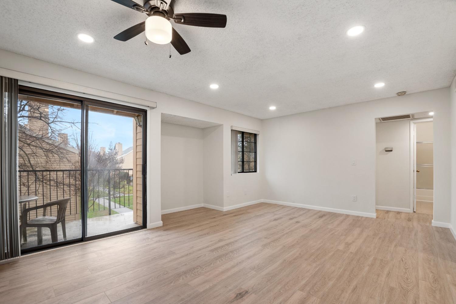 7445 Auburn Oaks Ct #F