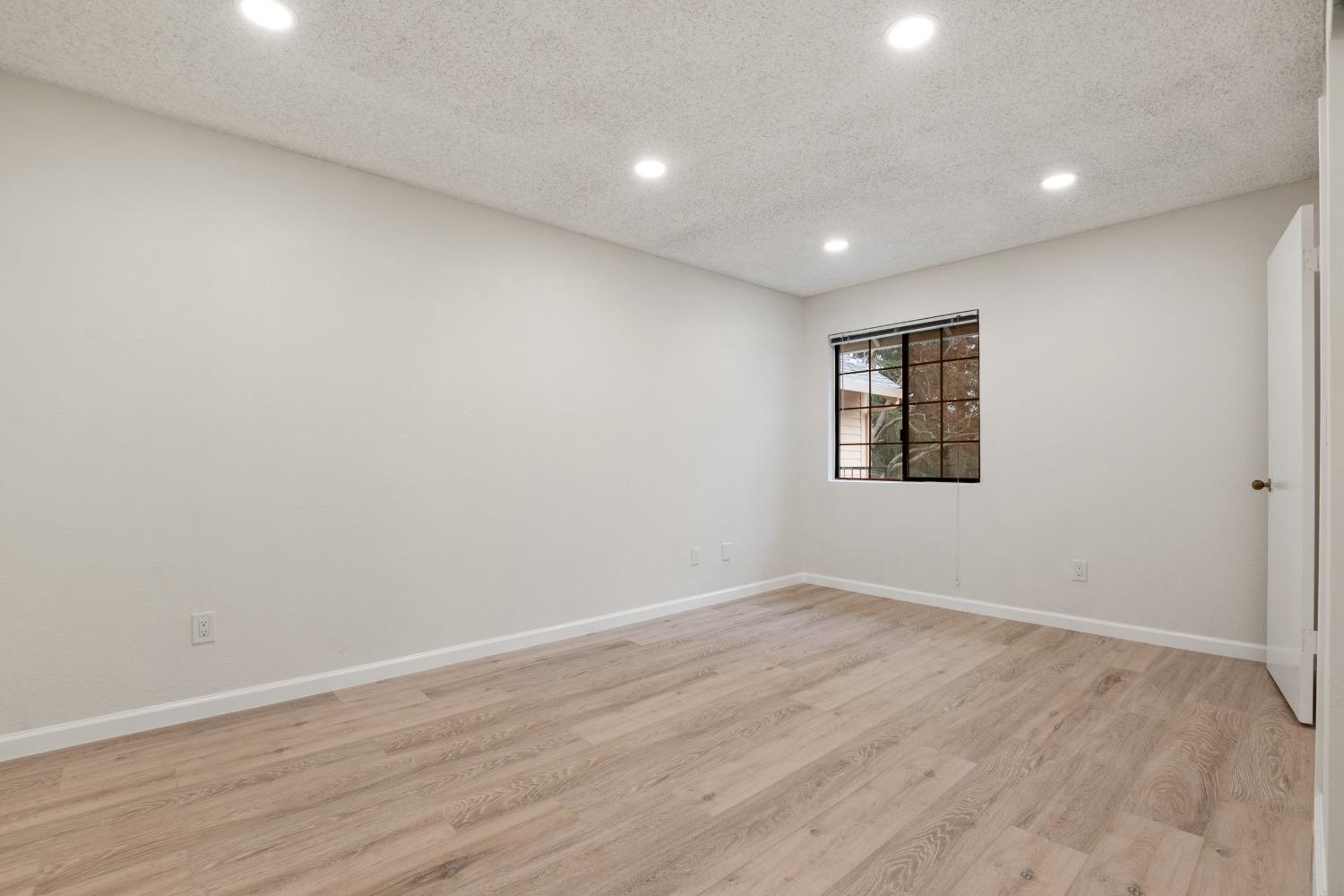 7445 Auburn Oaks Ct #F