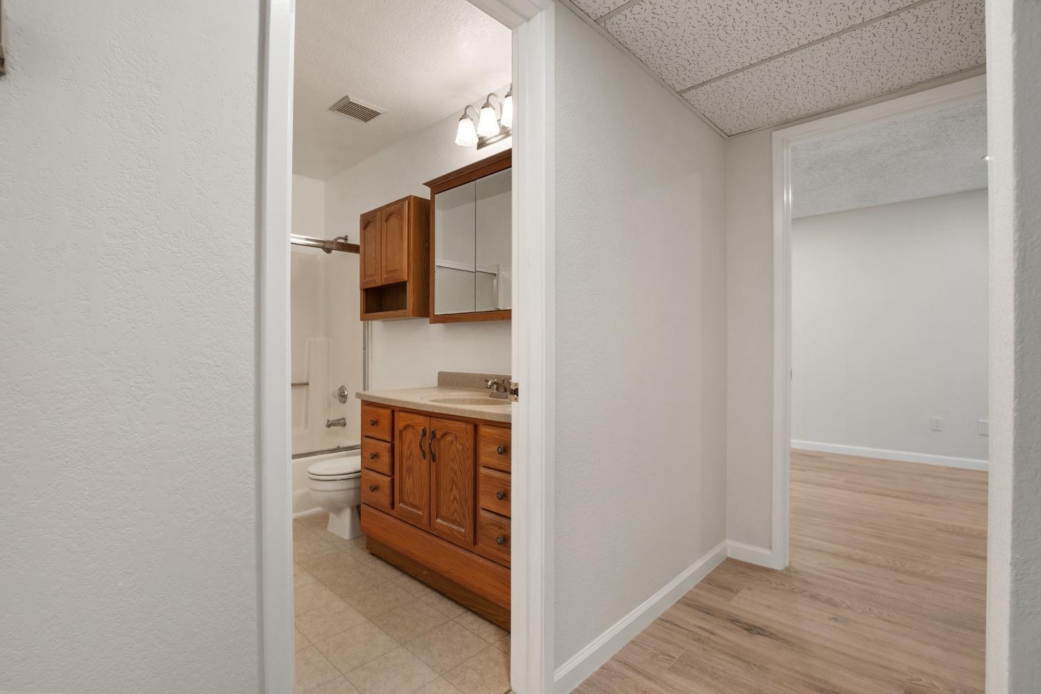 7445 Auburn Oaks Ct #F