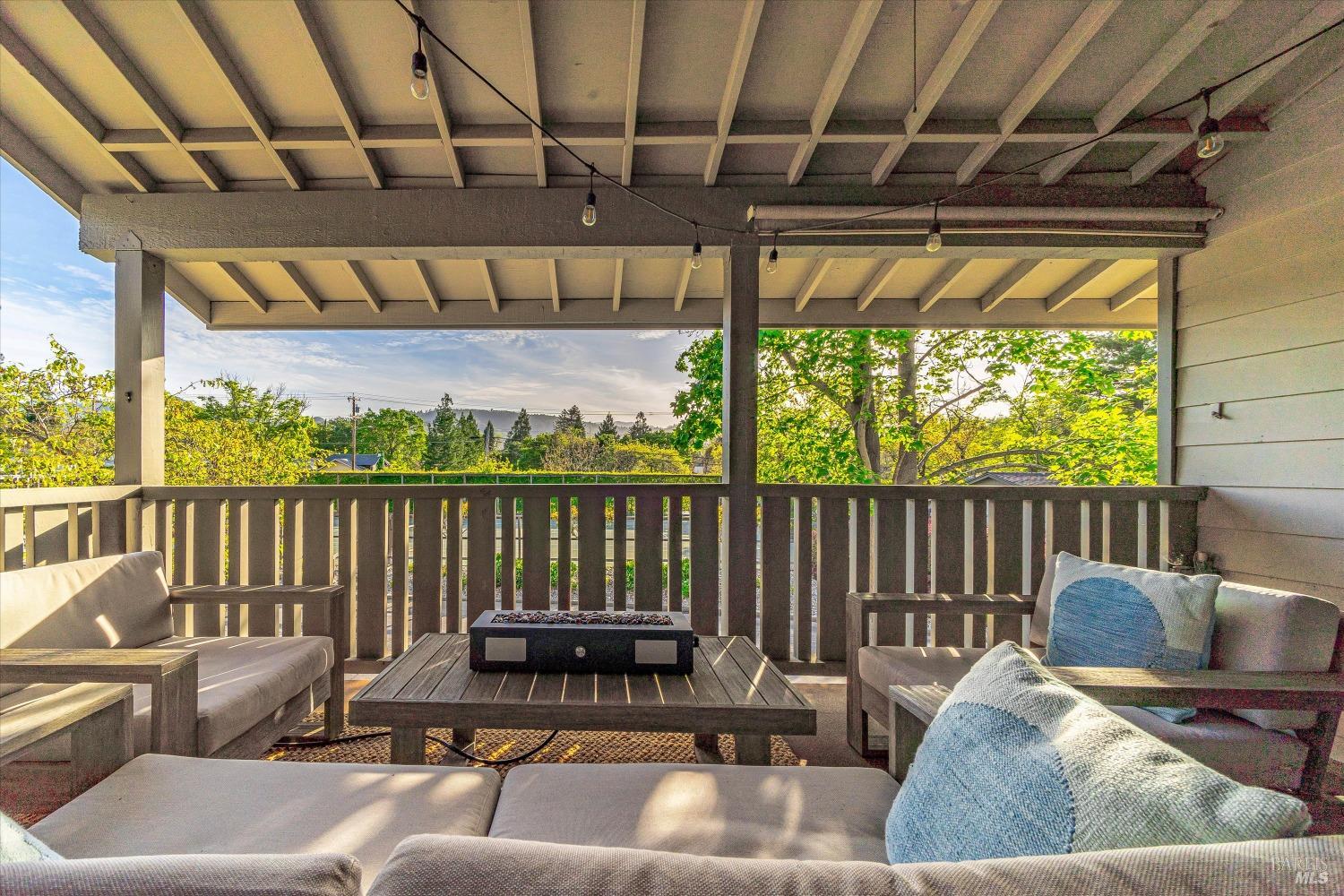 1990 Yountville Cross Rd