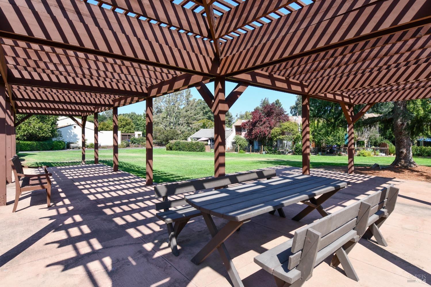 3146 Valley Green Ln