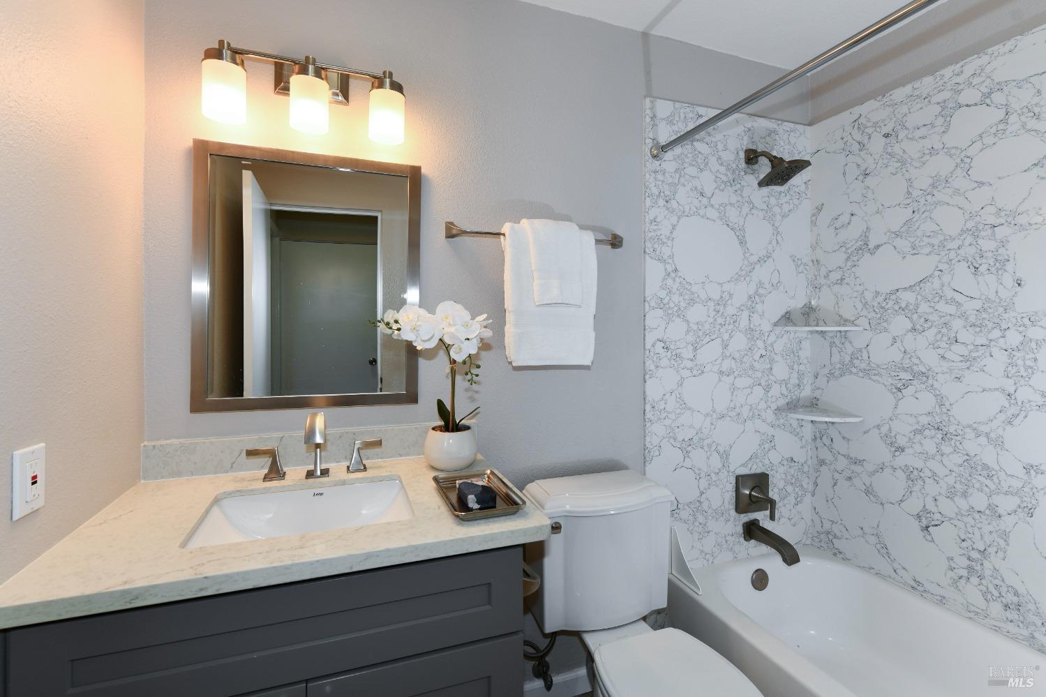 3146 Valley Green Ln