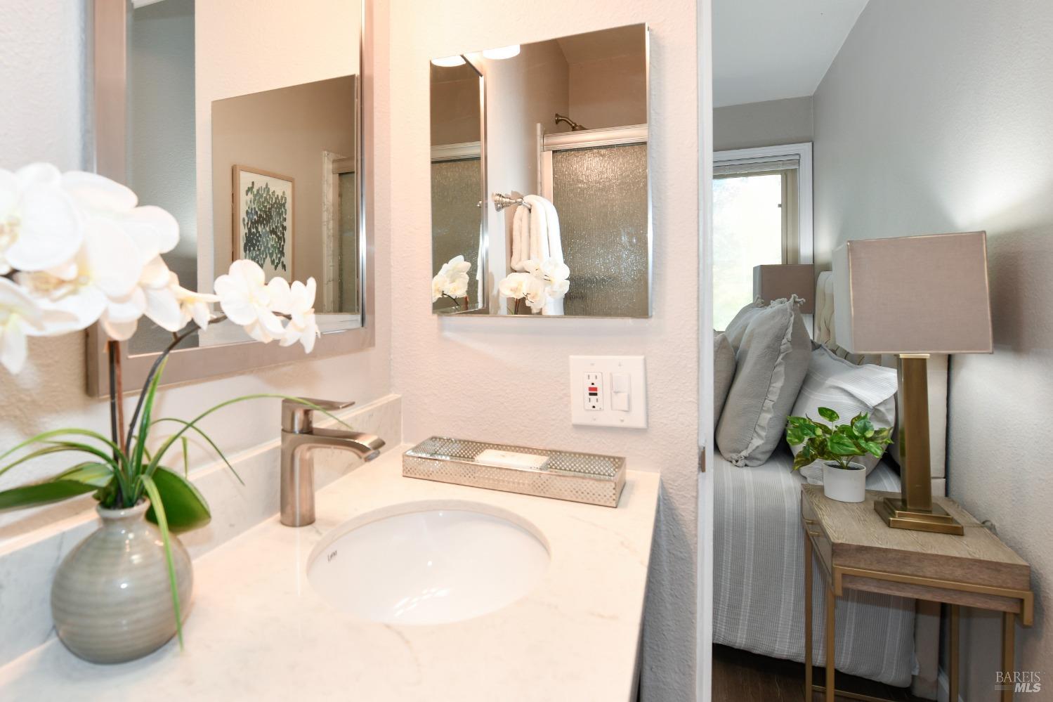 3146 Valley Green Ln