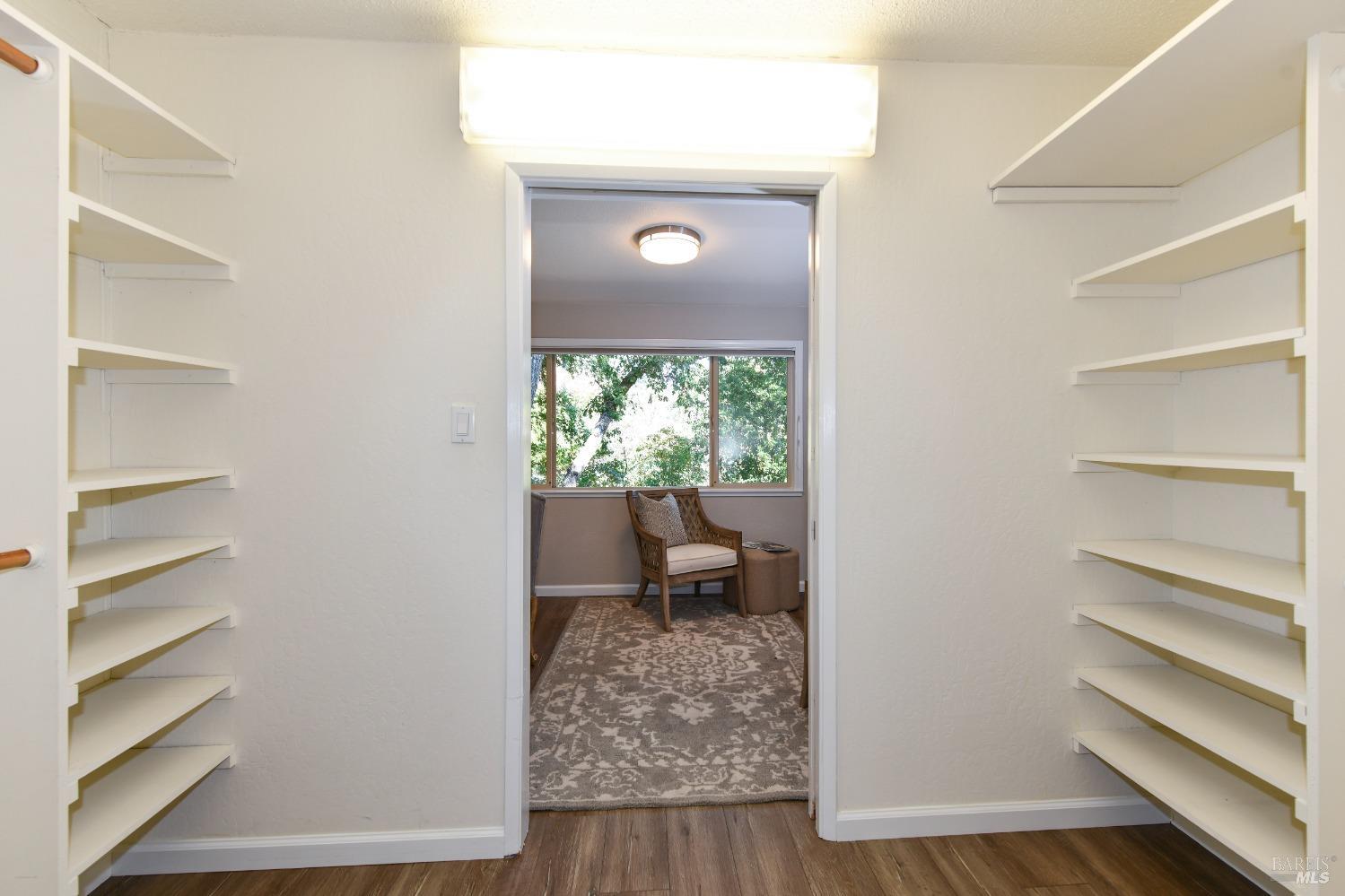 3146 Valley Green Ln