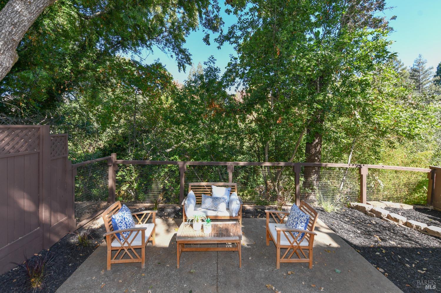 3146 Valley Green Ln