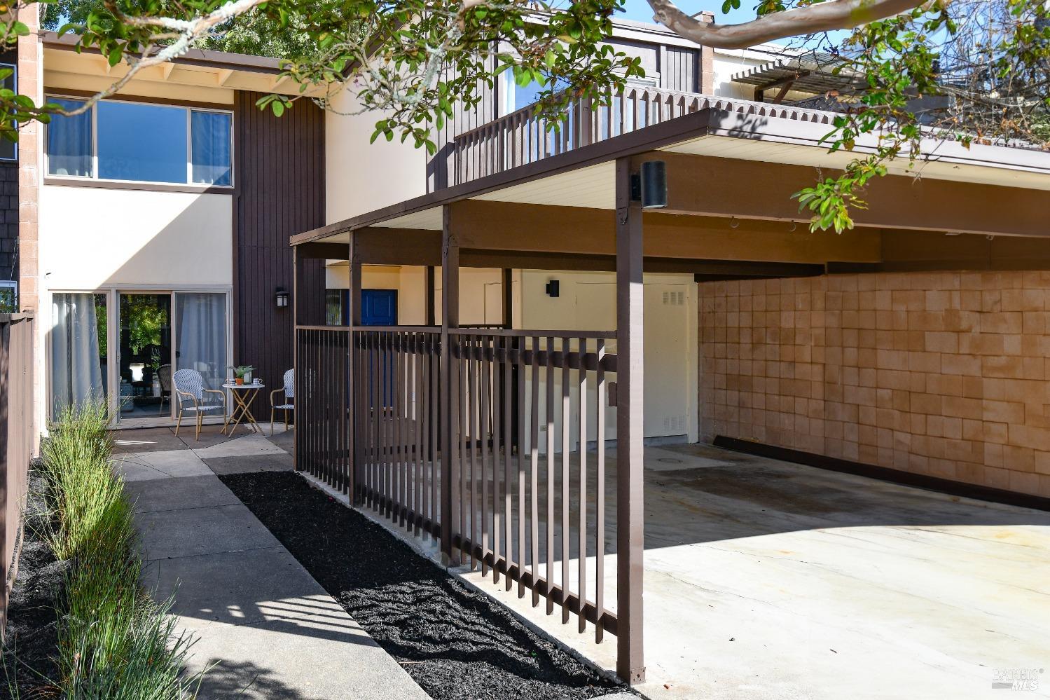 3146 Valley Green Ln