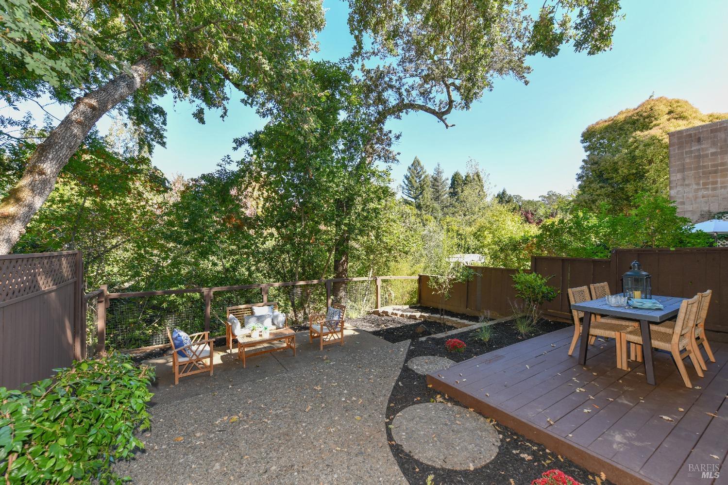 3146 Valley Green Ln