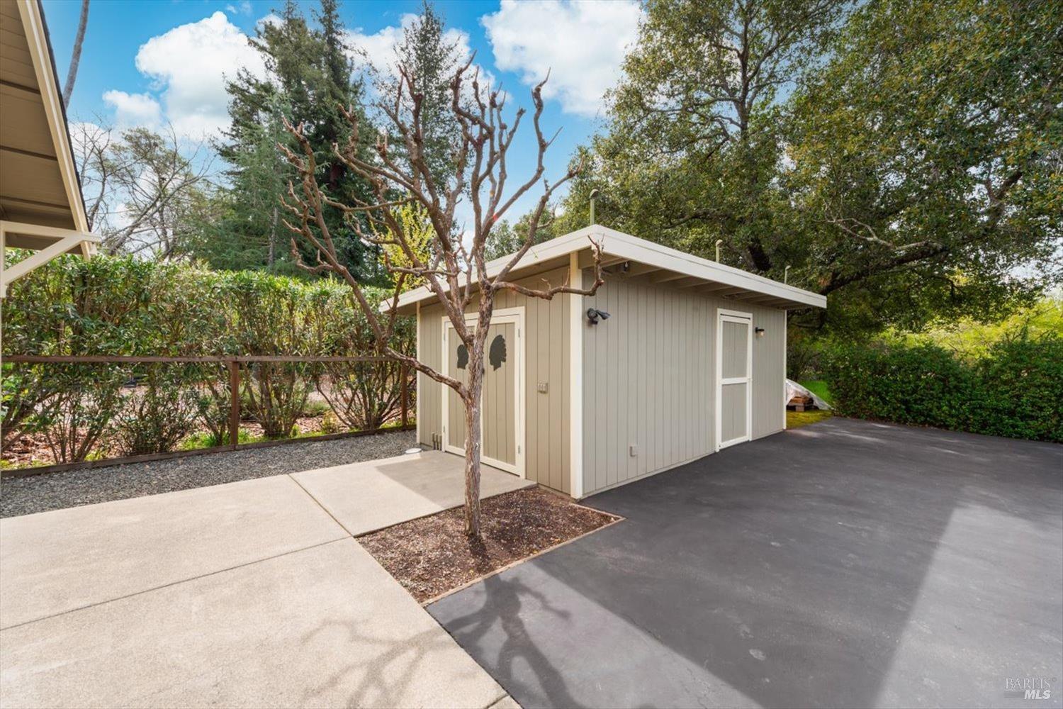 1111 Olive Hill Ln