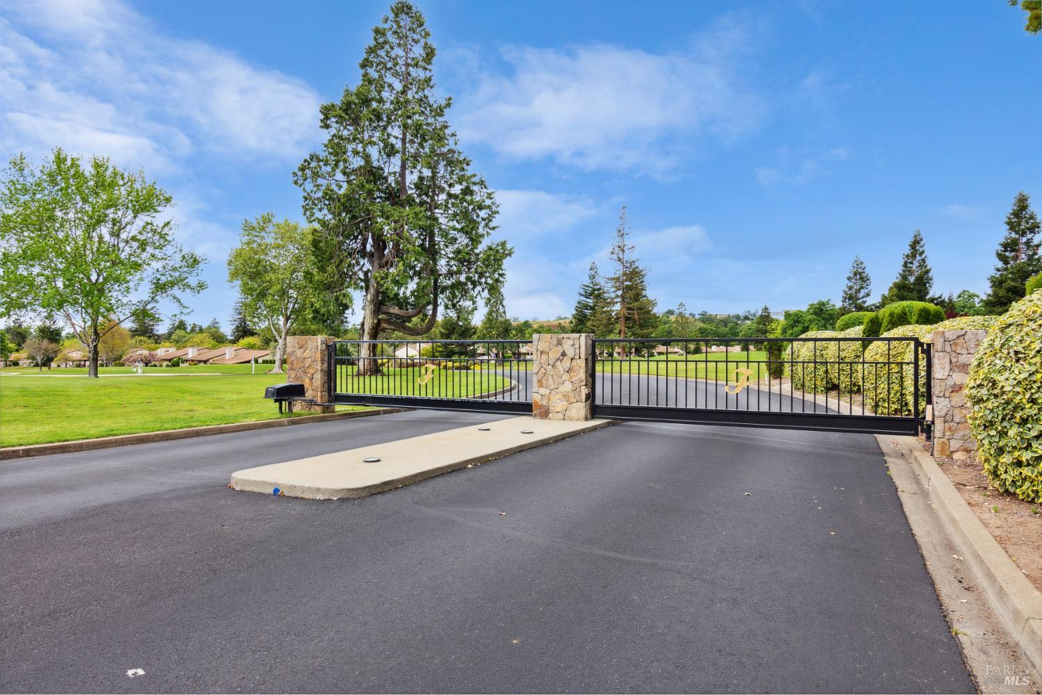 87 Fairways Dr