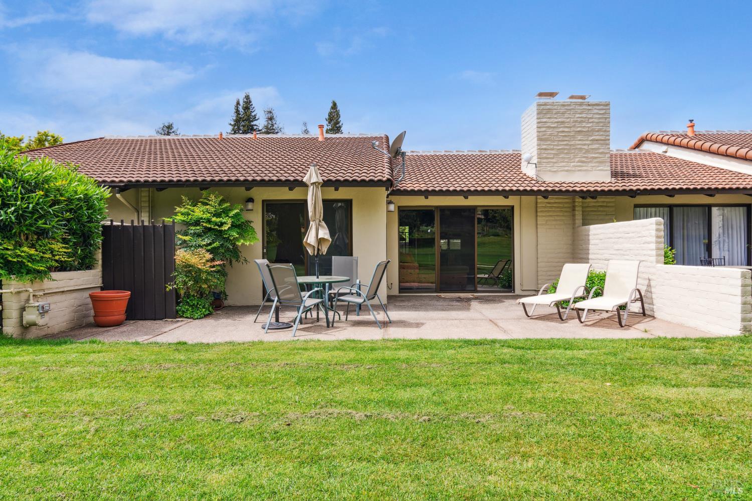 87 Fairways Dr