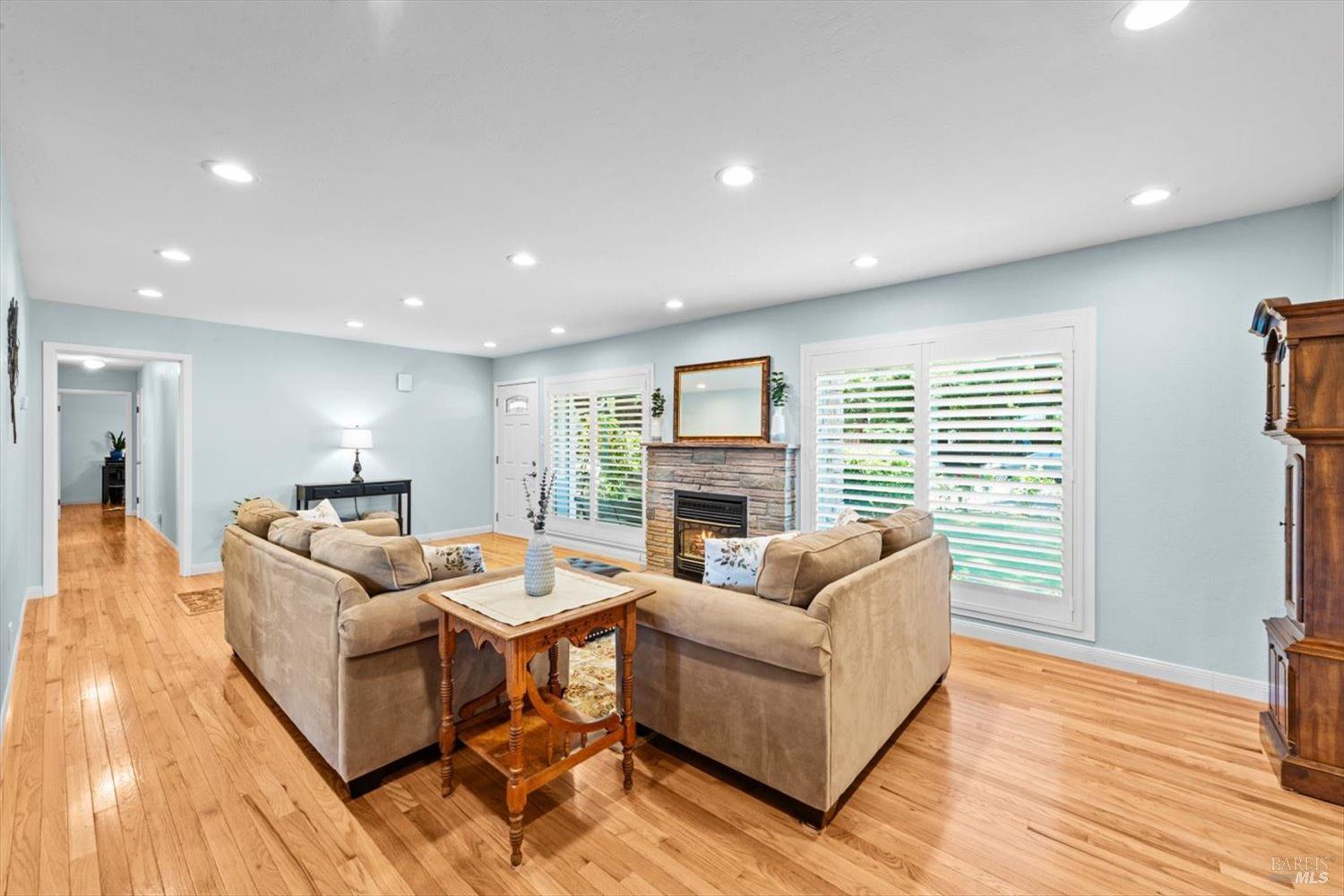 3834 Linda Vista Ave