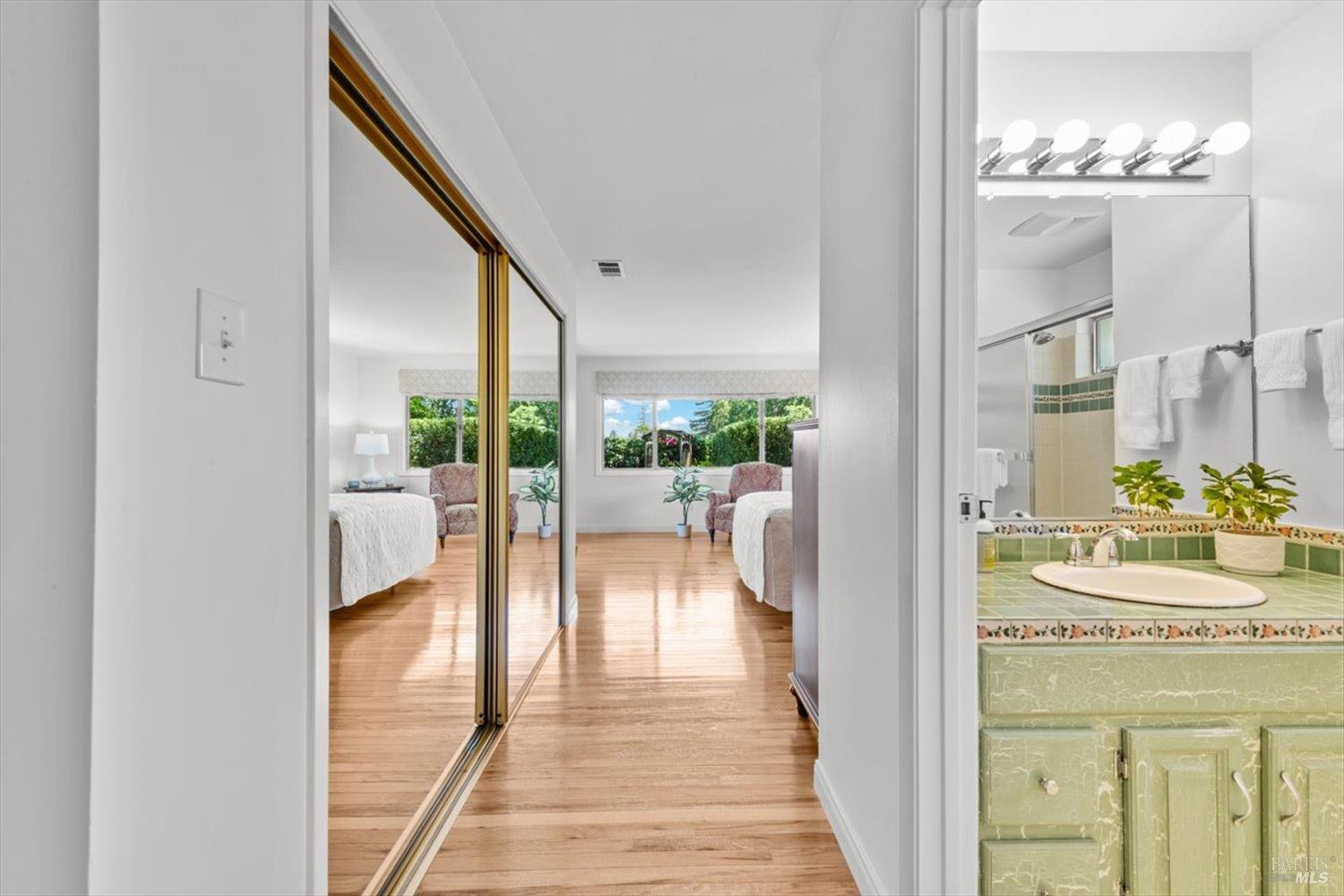 3834 Linda Vista Ave