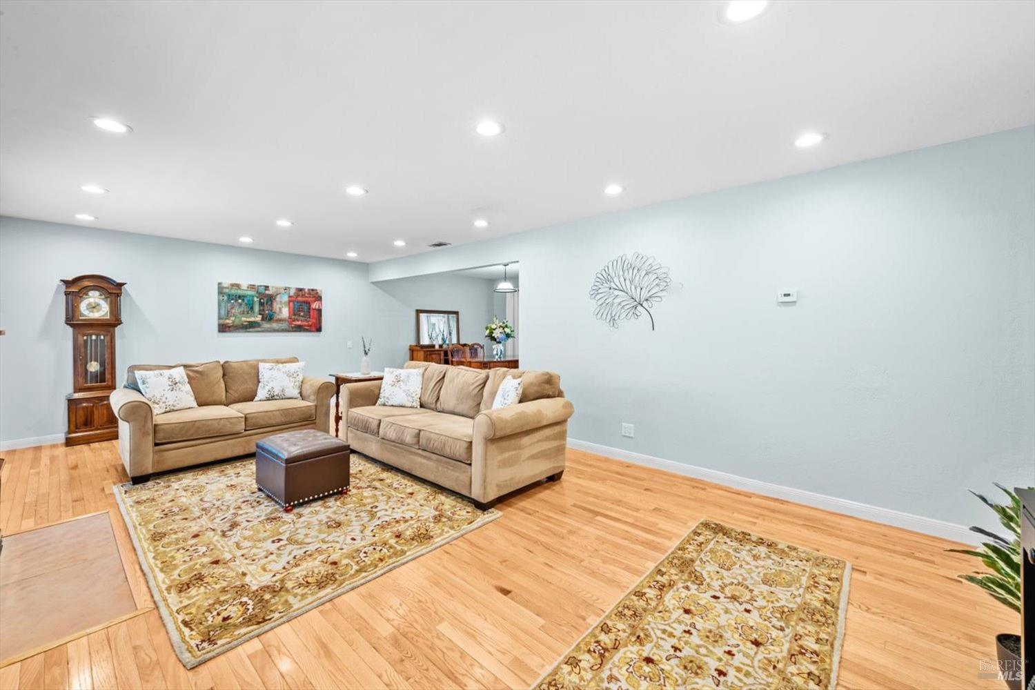 3834 Linda Vista Ave