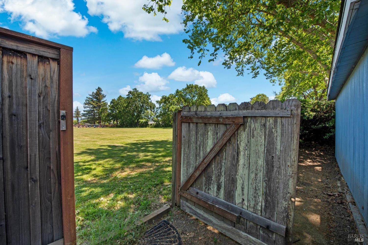 3834 Linda Vista Ave