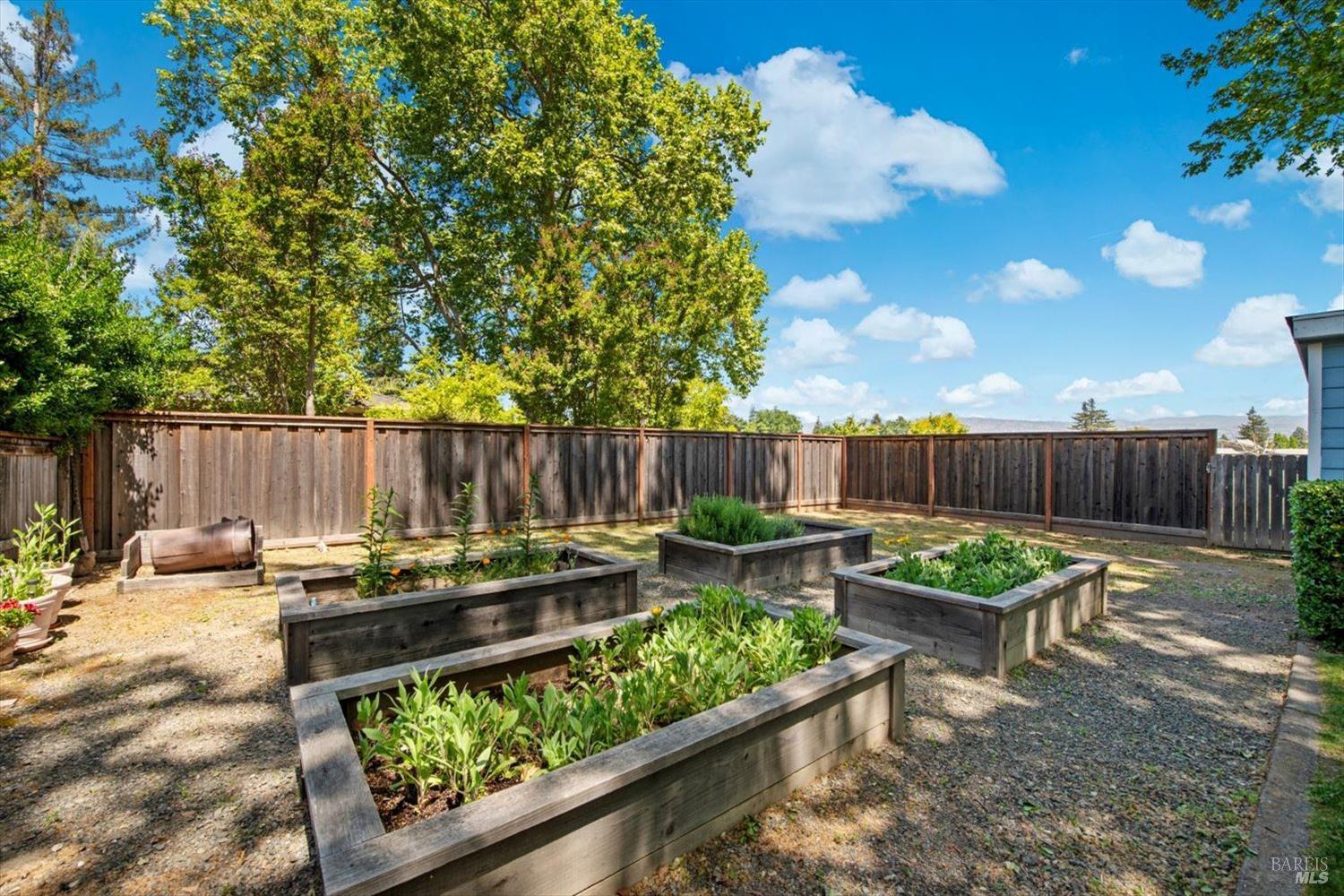 3834 Linda Vista Ave