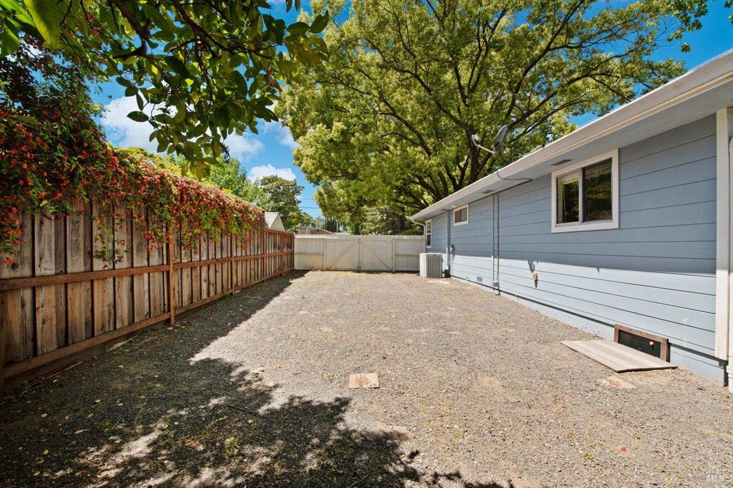 3834 Linda Vista Ave