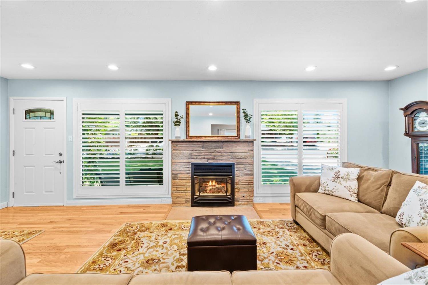 3834 Linda Vista Ave