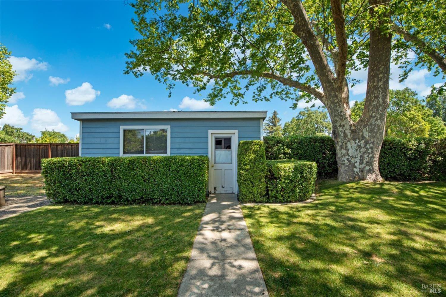 3834 Linda Vista Ave