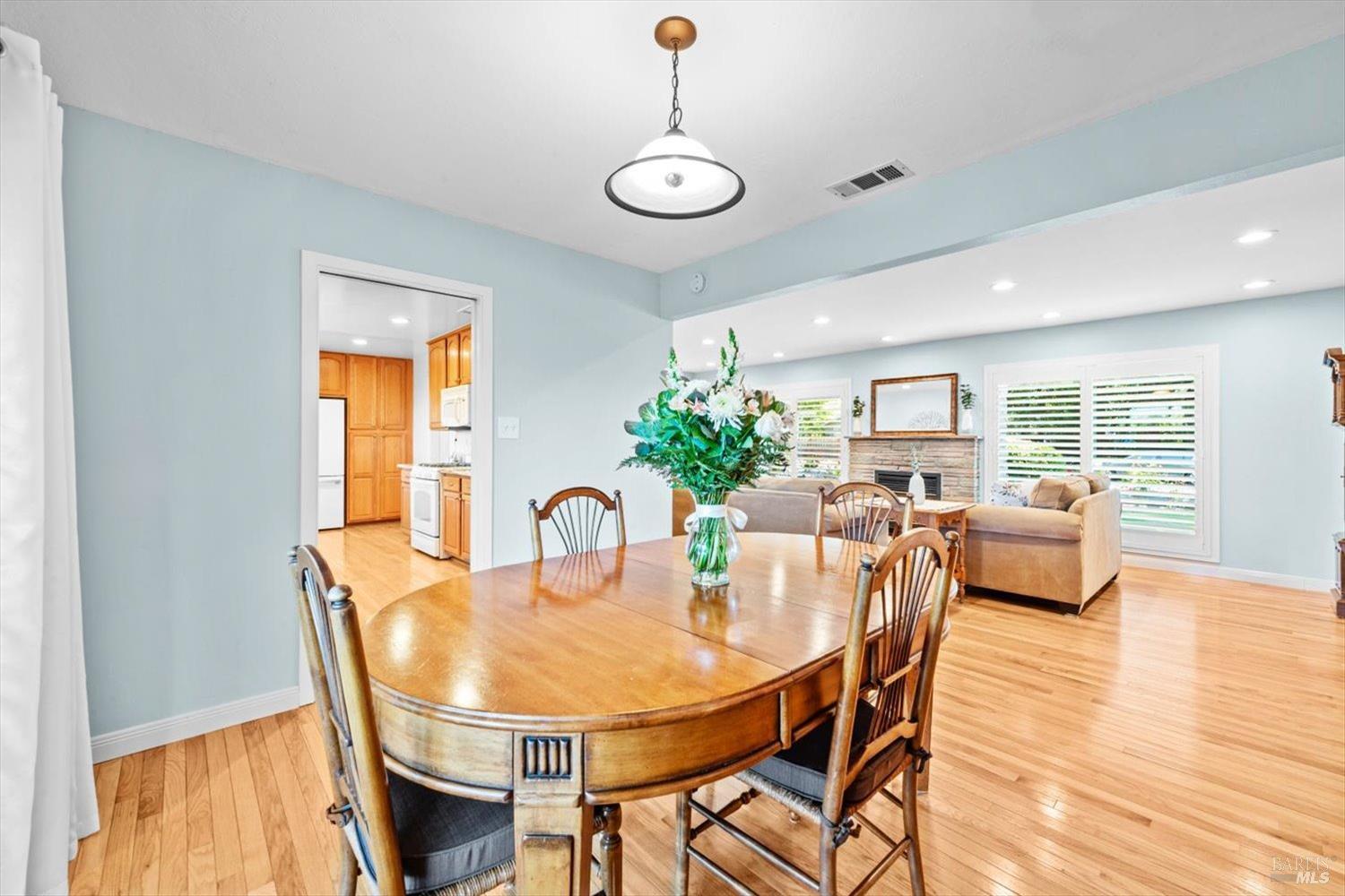 3834 Linda Vista Ave