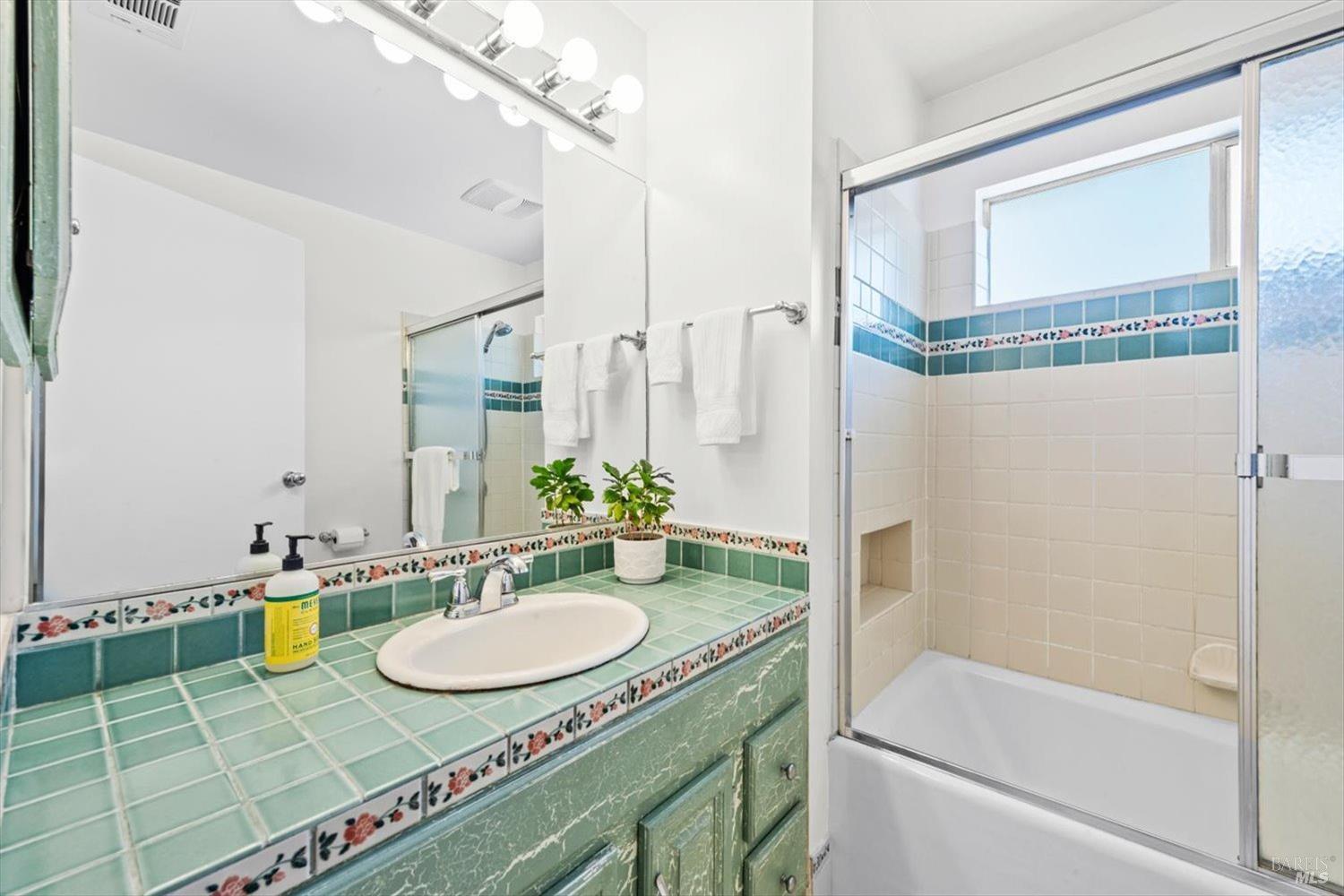 3834 Linda Vista Ave