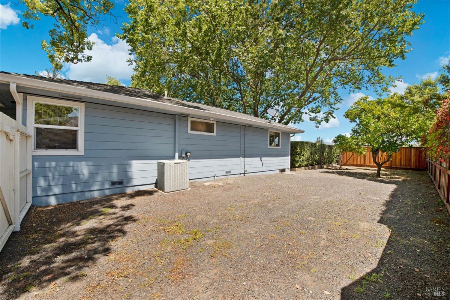 3834 Linda Vista Ave