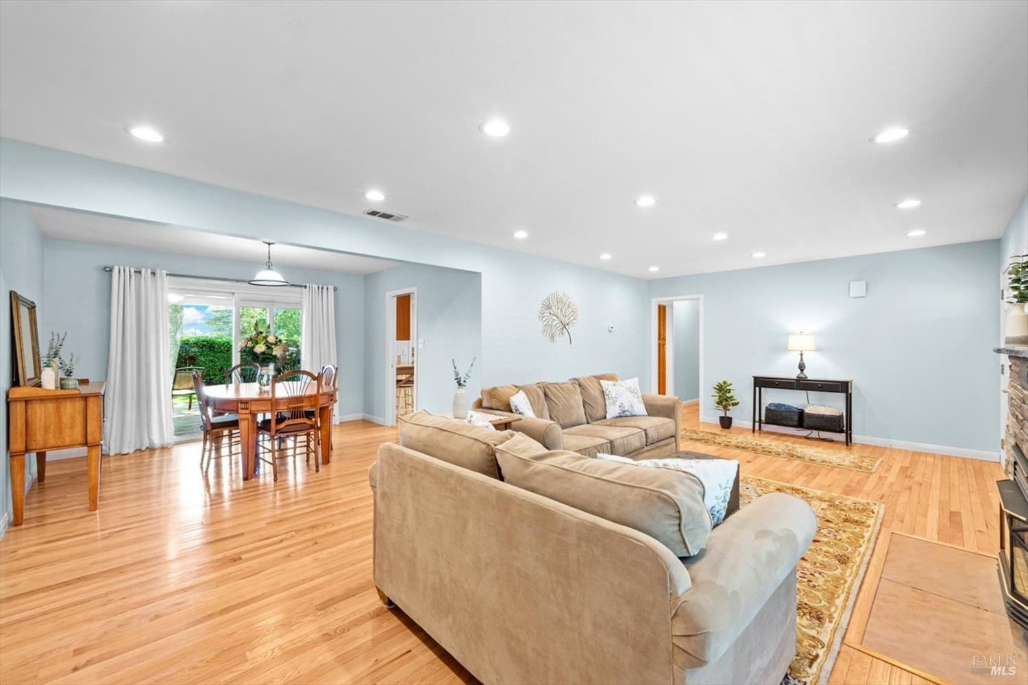 3834 Linda Vista Ave