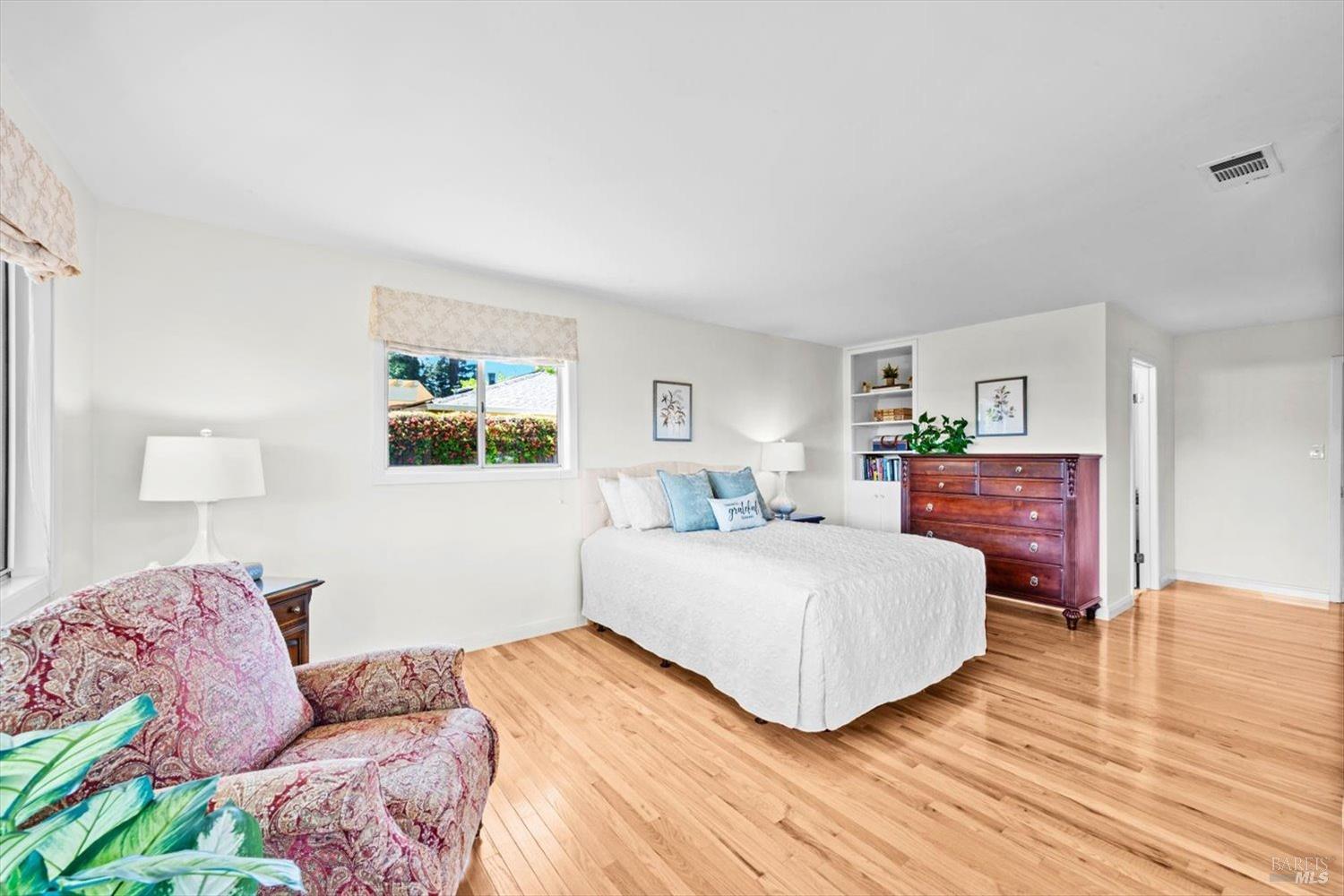 3834 Linda Vista Ave