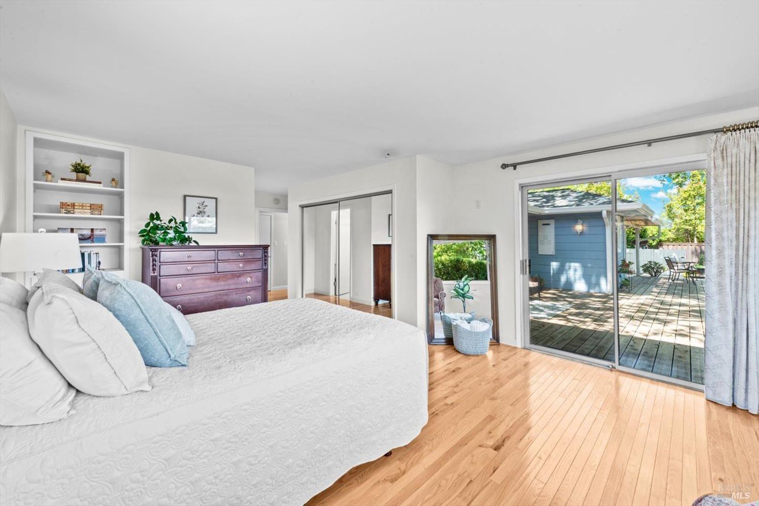 3834 Linda Vista Ave