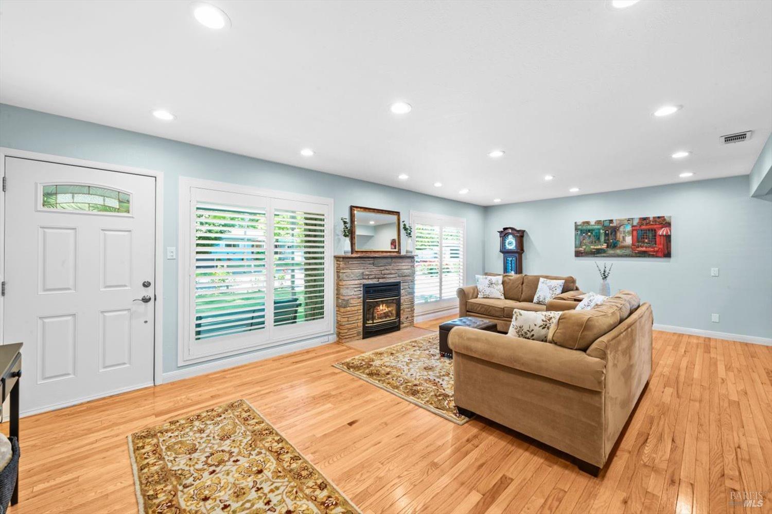 3834 Linda Vista Ave