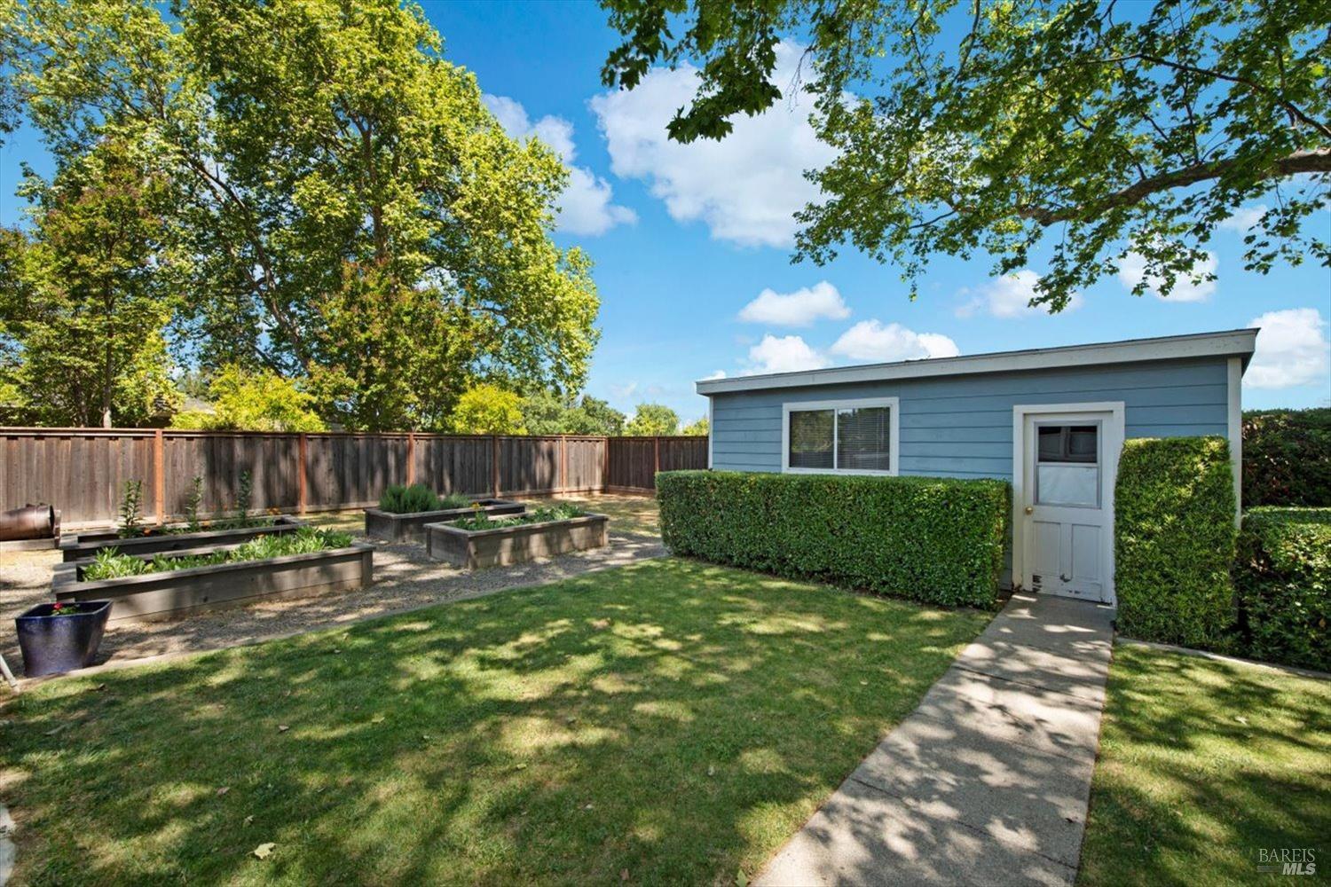 3834 Linda Vista Ave