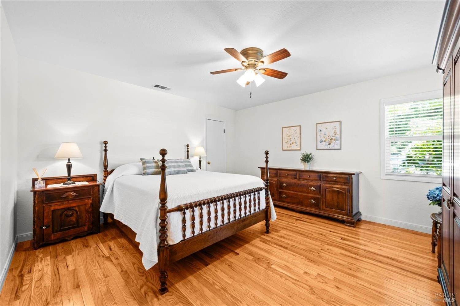 3834 Linda Vista Ave