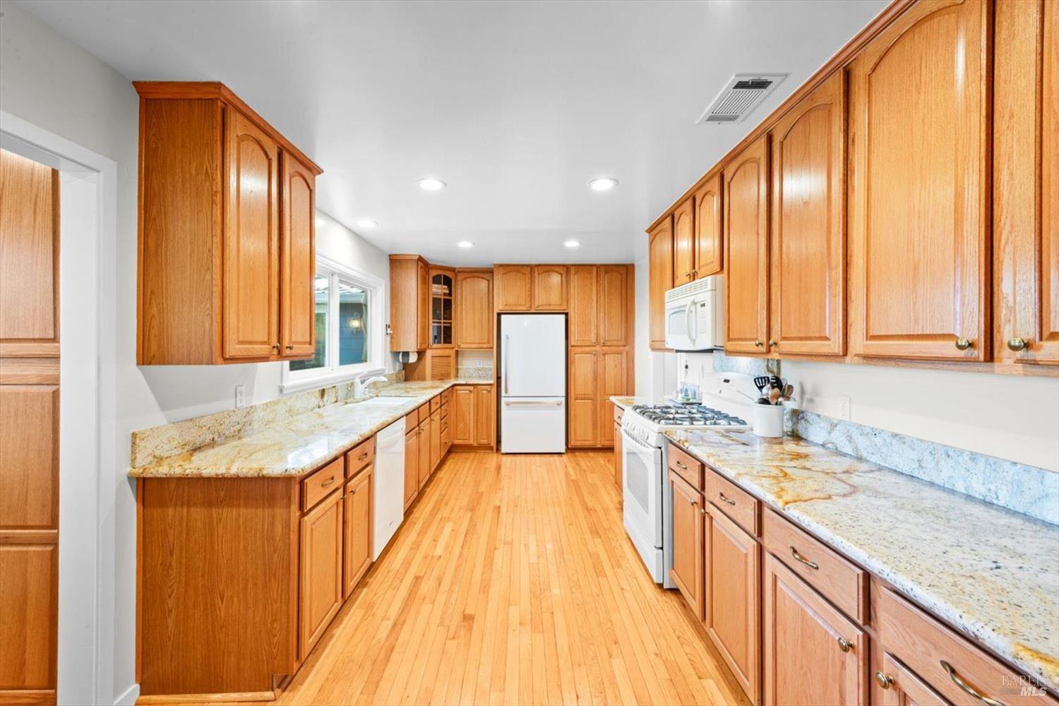 3834 Linda Vista Ave