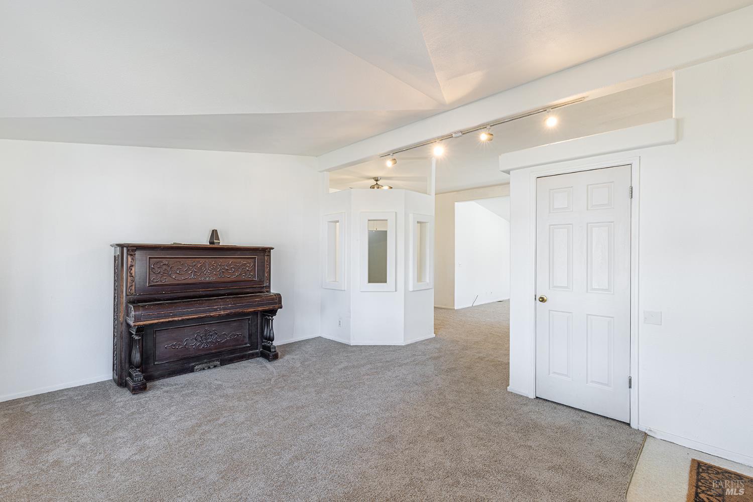 1285 Henry Rd
