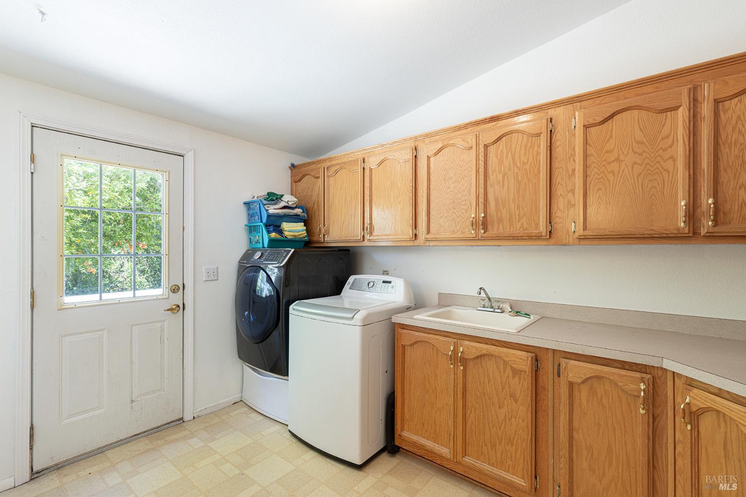 1285 Henry Rd
