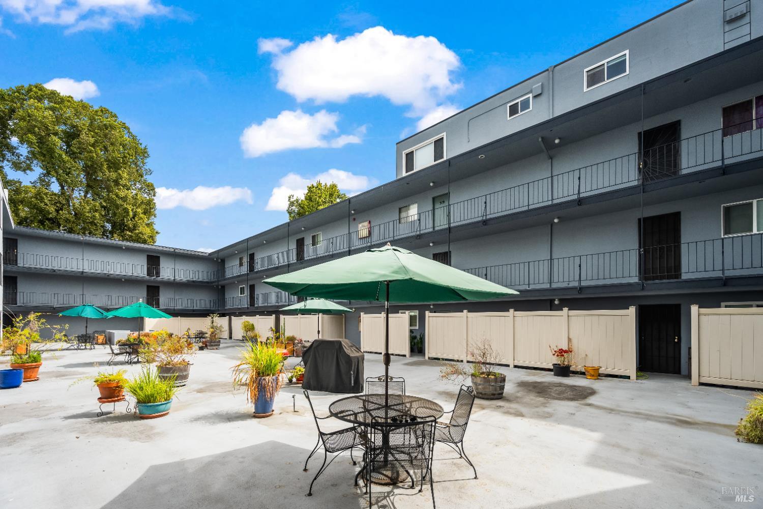 455 Crescent St #206
