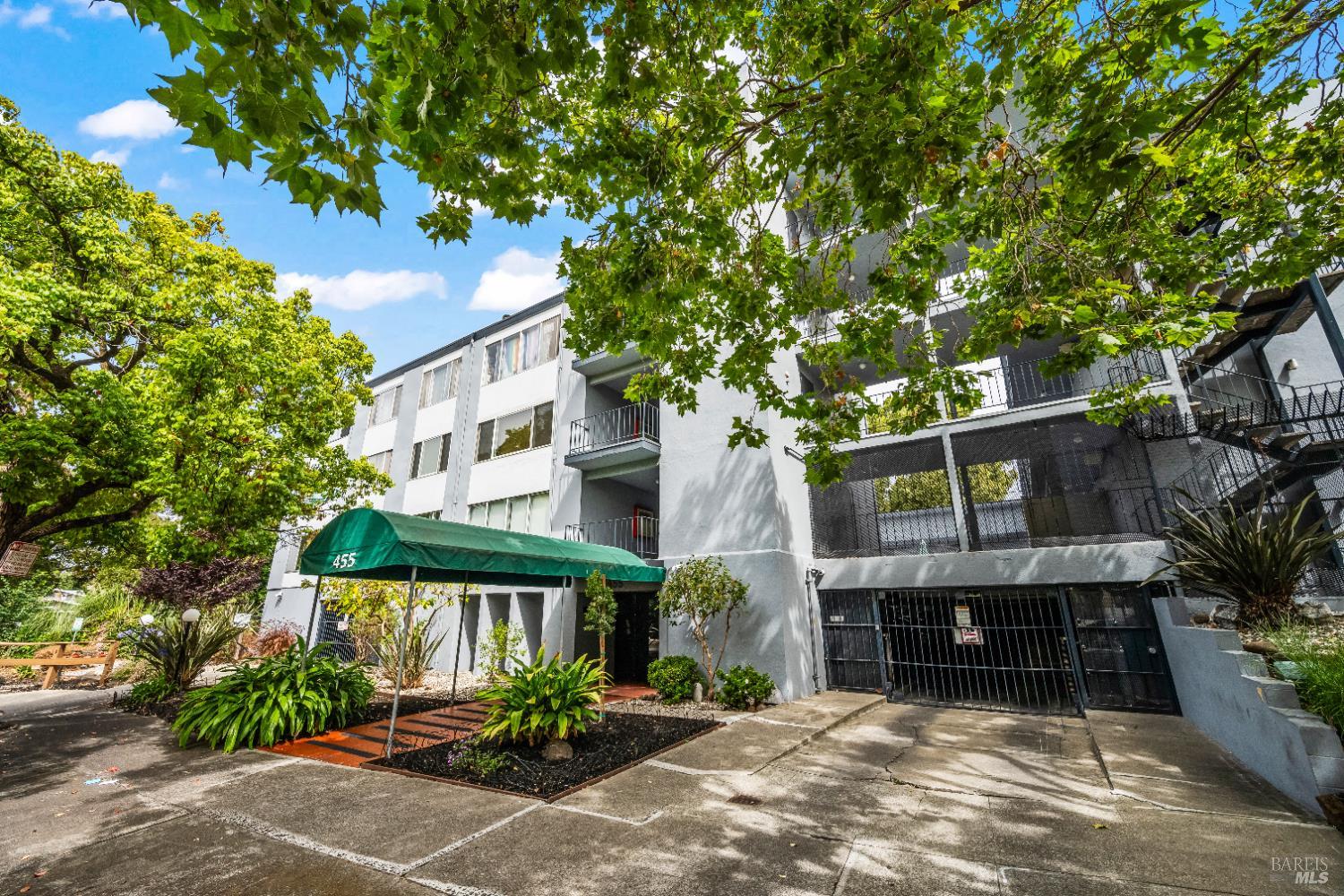 455 Crescent St #206